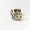 bracelet manchette en argent massif avec motif de feuilles de Ginkgo Biloba en relief doré. Bijoux joaillier créateur Ardèche Tournon sur Rhône bijou unique