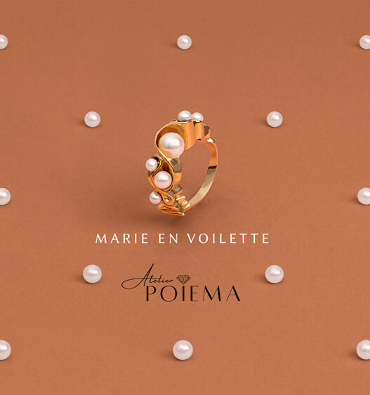 Bague "Marie en voilette" en vermeil et perles précieuses : perle blanche, lapis lazuli ou corail rouge. Un bijou délicat et symbolique, fait main en argent plaqué or.